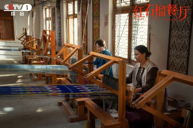 《红石榴餐厅》口碑热度两开花 烟火群像勾绘香气四溢“新疆之美”