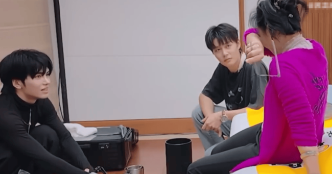 何赛飞回应邵子恒柯淳暴力拆箱：不要错怪弟弟