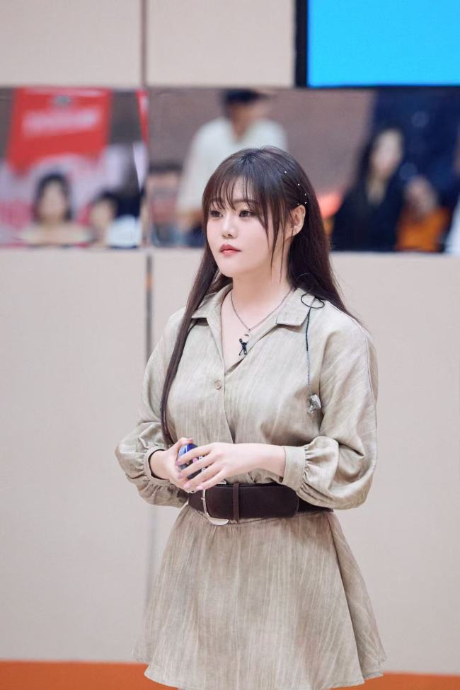 楊默依生日首發新歌《花燭夜》 深情詮釋“愛與別離”的情緒美學