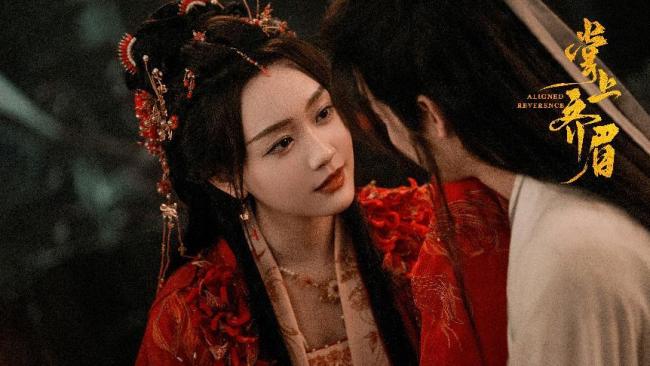 孙艺燃《家里家外2》等多剧热播 多面演技切换自如