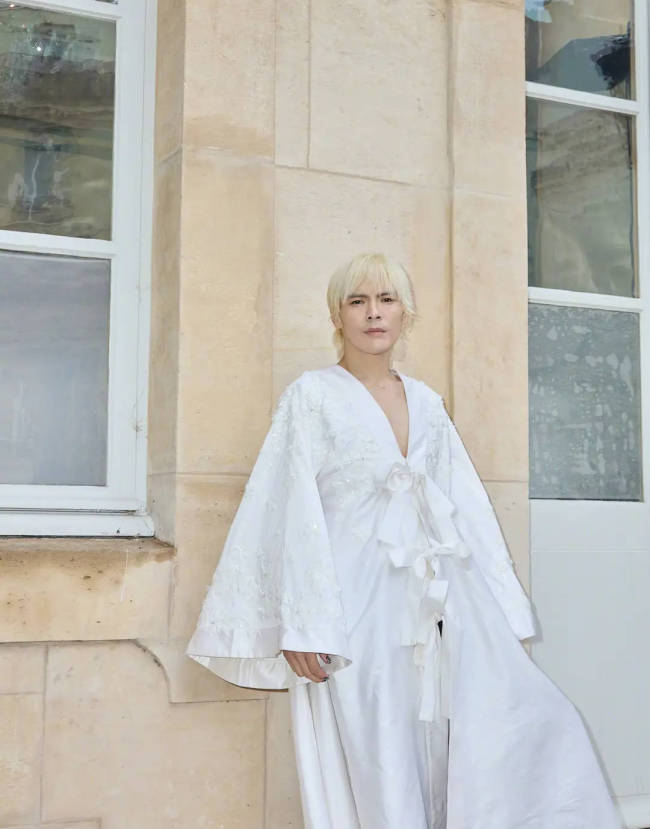 向华强回应向佐哭诉娱乐圈很恐怖：40岁还年轻单纯