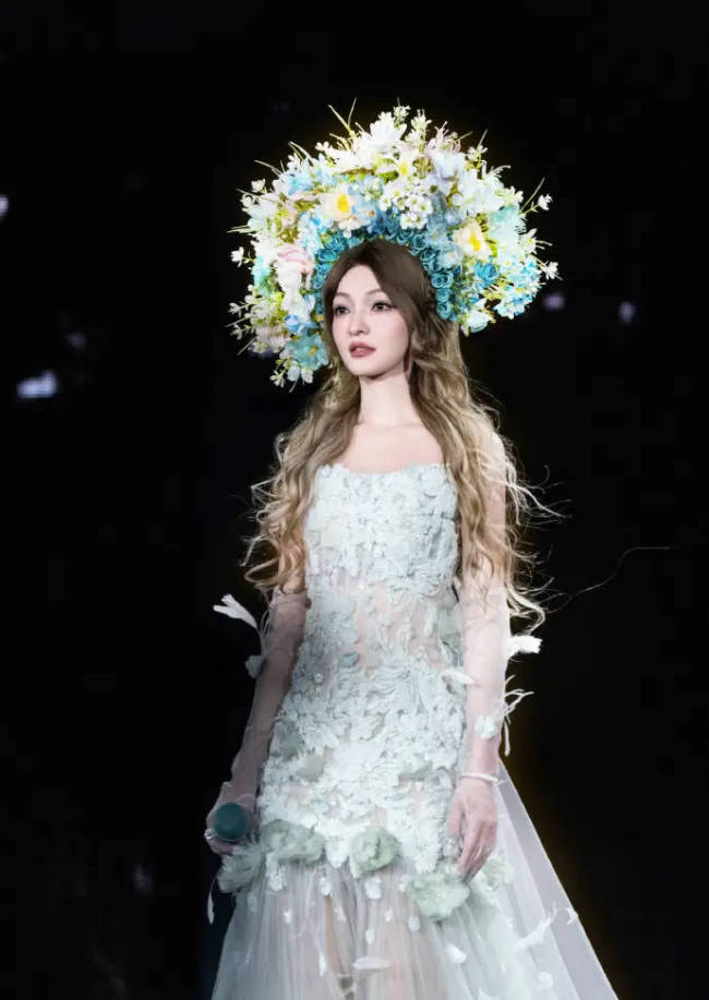 张韶涵前造型师回应裁员裁到大动脉 称离职与网暴无关