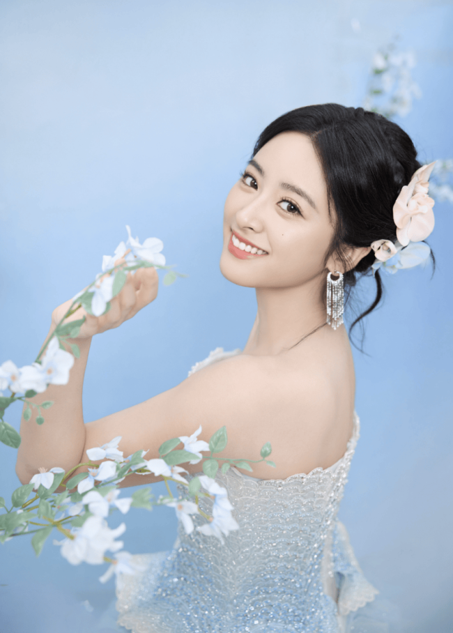 沈月纱裙造型气质柔和 薄纱遮面烂漫灵动甜美可人