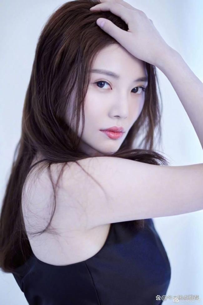 徐冬冬再现经典当作 椰树椰汁pose再引热议