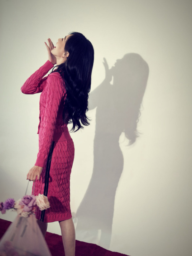 “糖糖”笑容太甜了！唐嫣穿紧身裙秀出曼妙身材