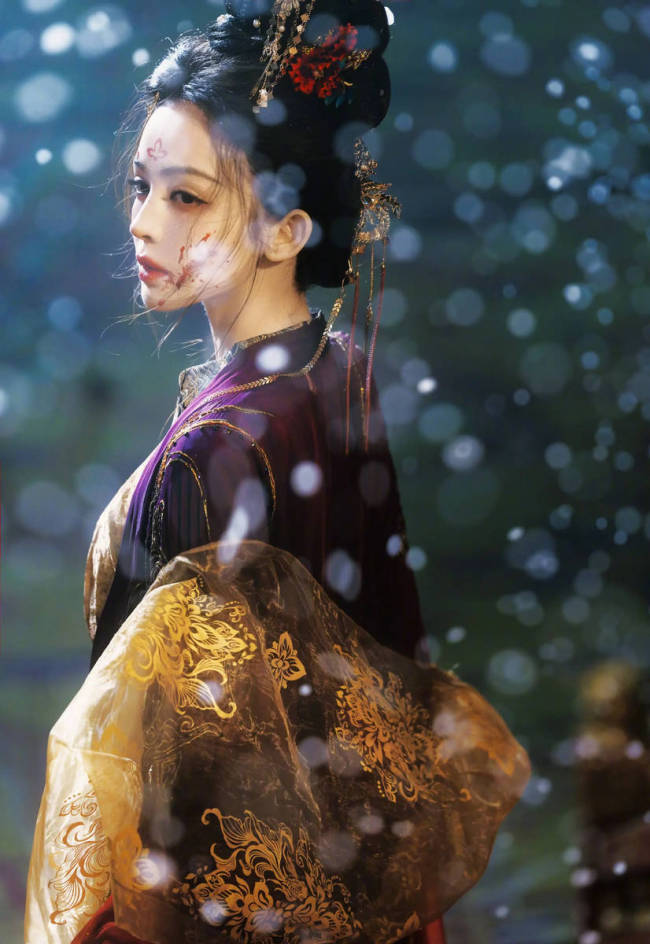 古力娜扎紫金古风裙配花钿 冷艳破碎气质清冷