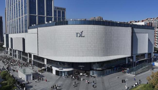 金饰每克低廉200元、多东谈主列队抢购，胖东往复复