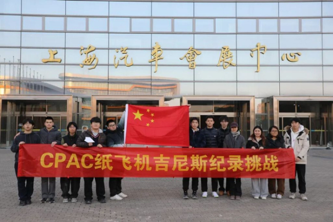 挑战飞出全天下最远的纸飞机 芳华空想飞动