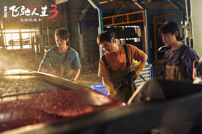 电影《疾驰东谈主生3》发布“七年疾驰”版特辑 韩寒沈腾携疾驰天团分通晓演悠然贺年