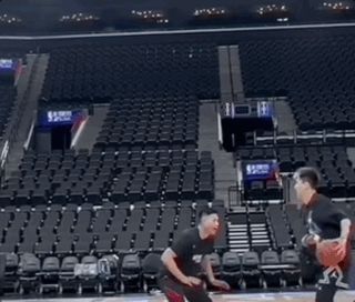 郭艾伦：我来洛杉矶，只办三件事…与篮球和快乐相伴