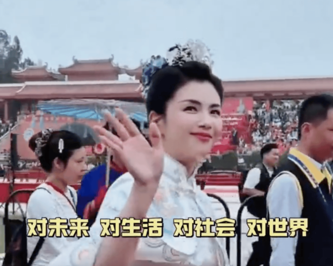 ���λ�Ӧ�����桱�����ߺ죺�����������������ɫ