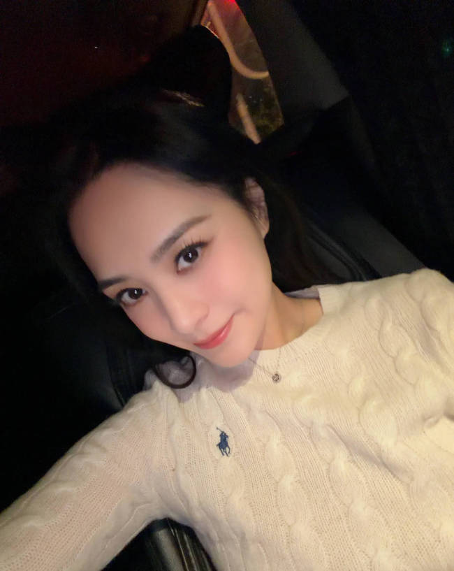 45岁阿娇发文谈逆生长秘诀：吃好睡好，烦恼不找