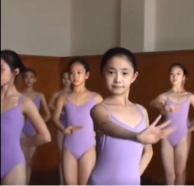 刘浩存从小就长这样 网友：1:1等比例长大