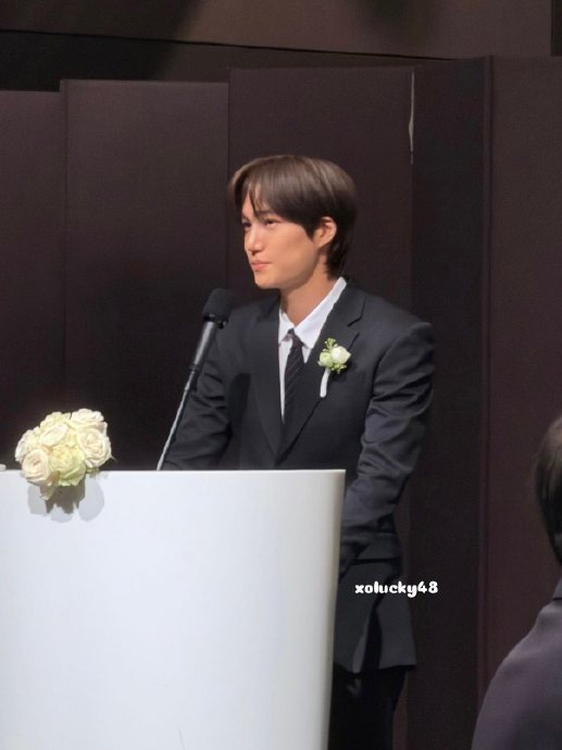 金钟仁主持金俊勉哥哥婚礼 EXO成员温馨互动成焦点