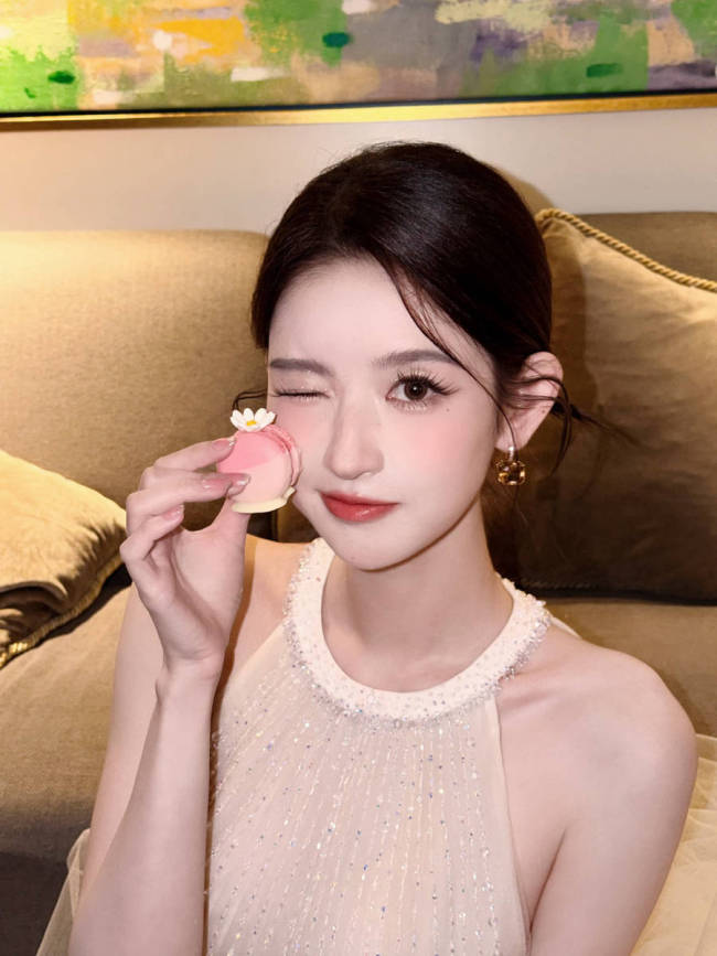 王玉雯穿亮片轻纱裙似优雅天鹅!美貌养眼气质在线
