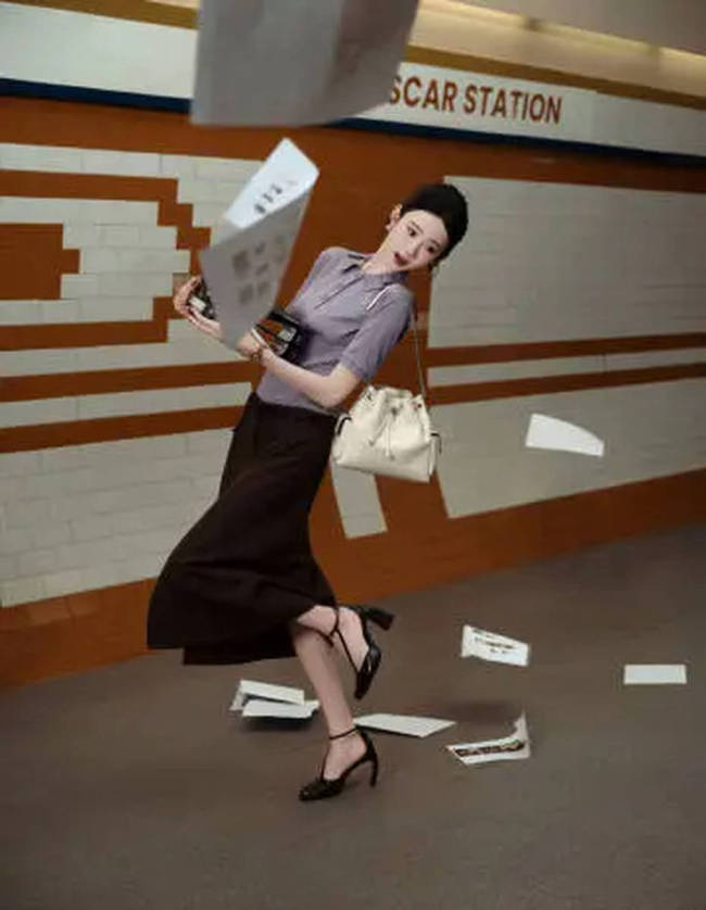 张艺凡穿浅紫上衣与深棕长裙 妆容清透优雅又清冷