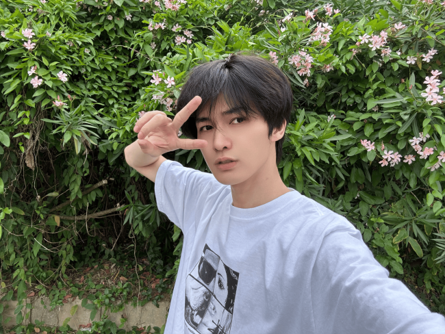 三男一女吃奶添下面视频