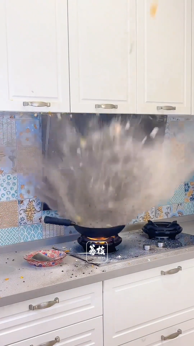 须眉作念盐焗鸡蛋把厨房炸了