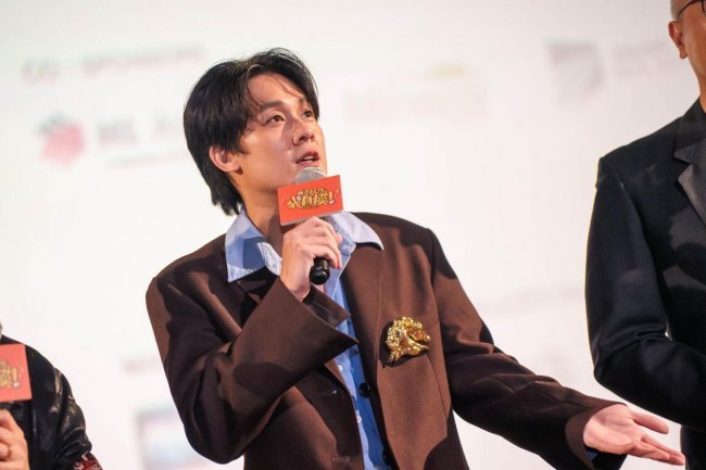 许瑞奇《我的东谈主生我自摸》新加坡上映《好孩子》引爆扮装口碑