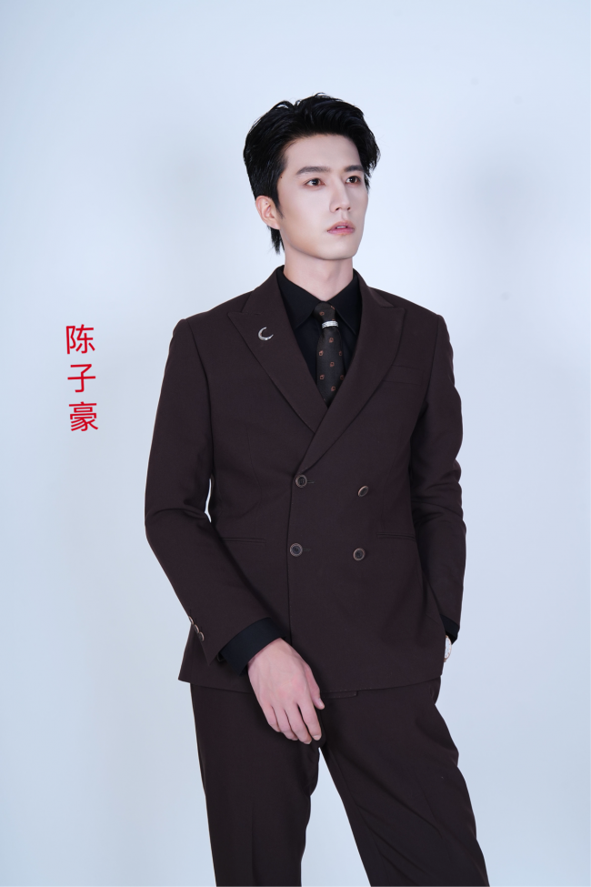 女性逆袭剧《闪耀的你》深圳开机 50 岁女总裁变身 20 岁少女开启商战复仇