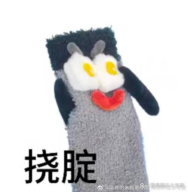 周深一家四口花车巡游 粉丝情感共鸣与艺术追求