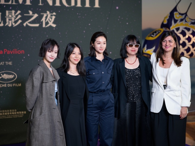 无名女孩剧组合影