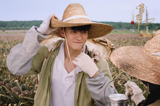 张哲通《小娘惹之翡翠山》腾讯热播   温润富二代深陷情感迷局