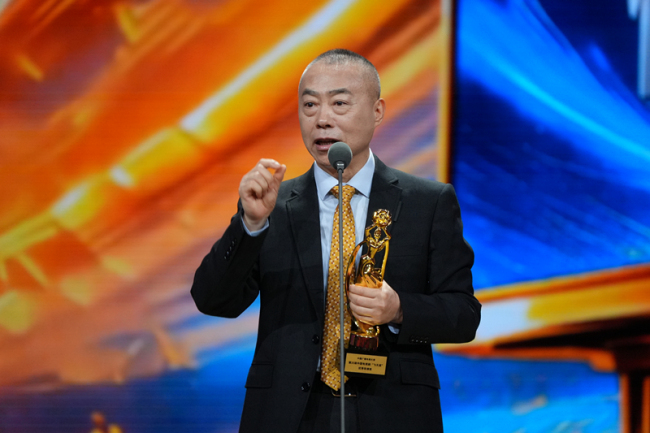 两部作品双摘飞天、三部作品同届入围金鹰,全年龄段覆盖,刘家成再证“国民导演”分量