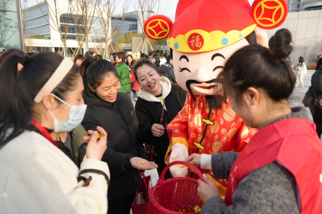 西华之韵 水井之春——水井坊举办2025年新春友邻家宴 再酿邻里之情浓似酒