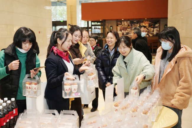 致敬她们！滴滴举办妇女节司机开放日