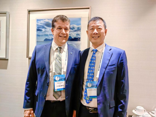 世界舞台，中国强音！飞鹤受邀登台世界乳业峰会开幕演讲，代表中国乳业分享“共生”方案