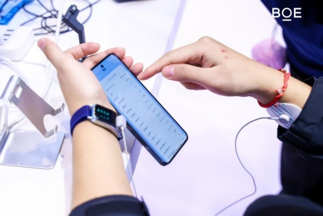 科技赋能银发经济:京东方健康构建“防诊治养”闭环