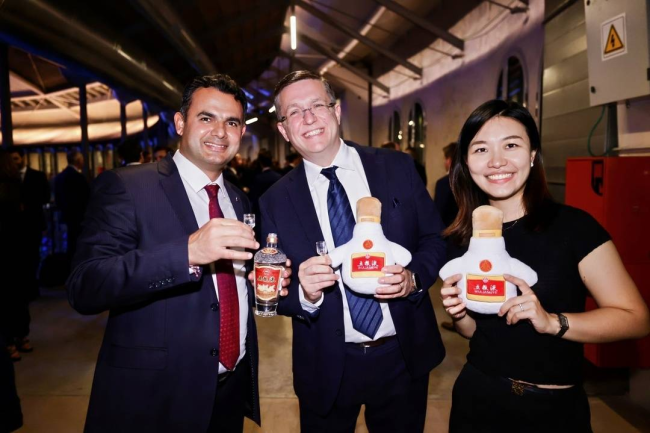 中国烹调行家“寻香”元明古窖池群，探寻五粮液“大国浓香”密码