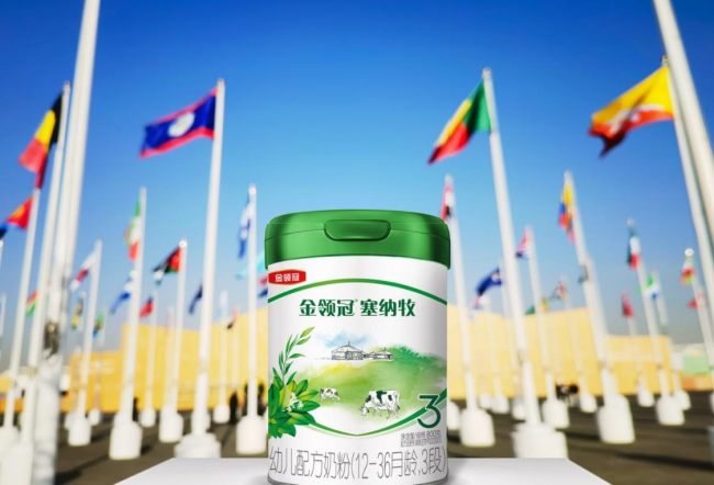 伊利金领冠塞纳牧“零碳”有机奶粉亮相UNCCD COP16