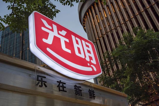 光明乳业全吞小西牛