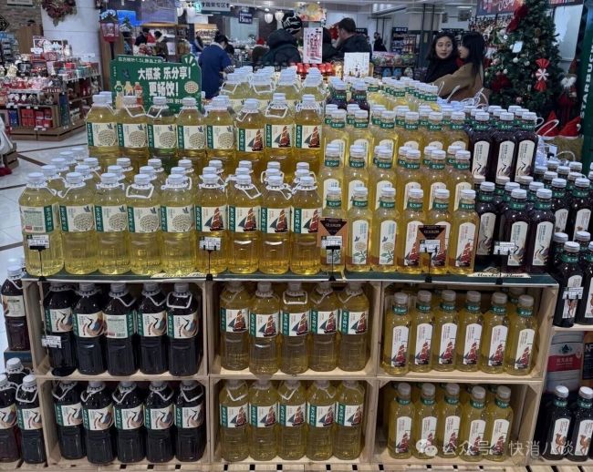 乳饮2025|剥离、坚守、卷上游，新势力的“三盘棋”