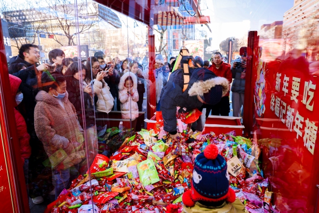 覆盖范围增至18城，徐福记开启2026新年糖花车巡游