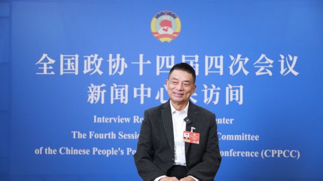 华网·两会丨刘永好解读政府工作报告：以新质生产力武装农业，人工智能替代过程是渐变的