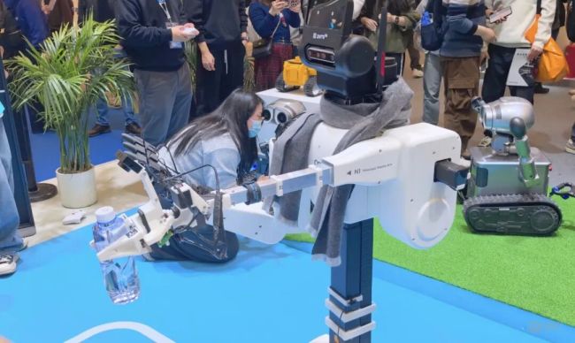 万物皆可 “养龙虾”，20万人现场围观AI家电大混战