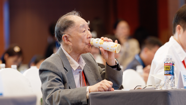 （陈君石院士对北纬47产品高度认可）