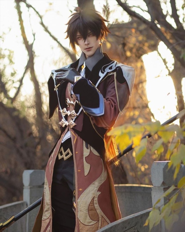 玩家COS《原神》人气角色钟离 高质量还原引赞_游戏频道_中华网