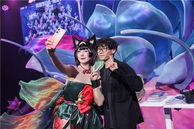 LOL生日会牌面，各女神COSER亲临现场！