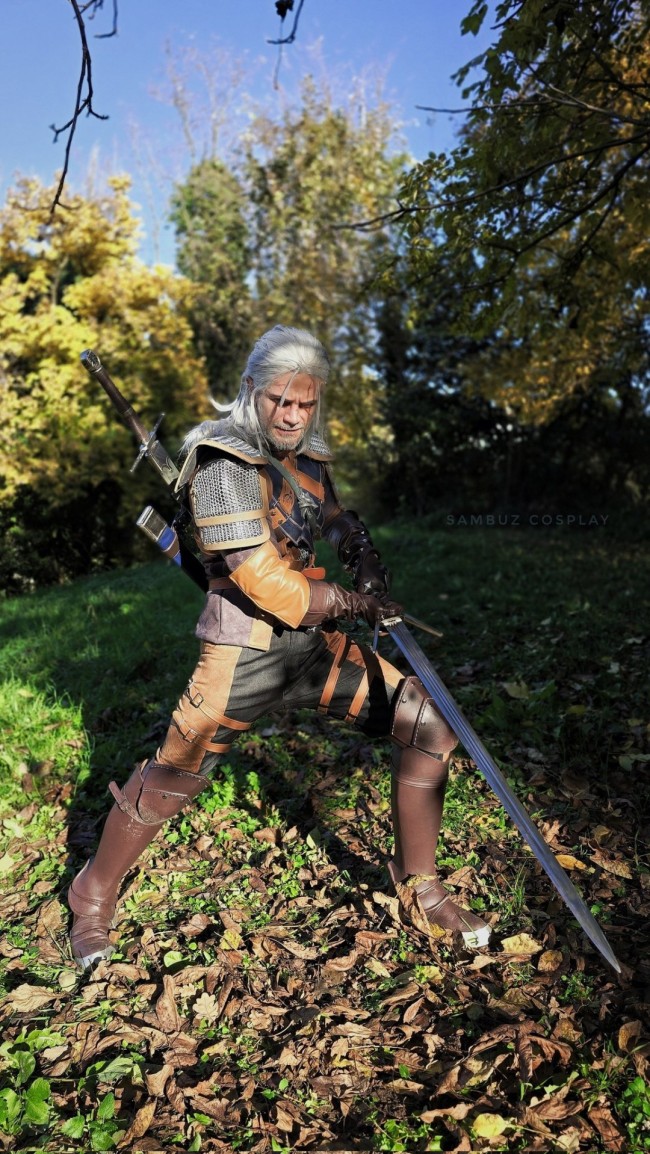 皮衣配圣诞帽！意大利Coser演绎《鬼泣5》圣诞但丁