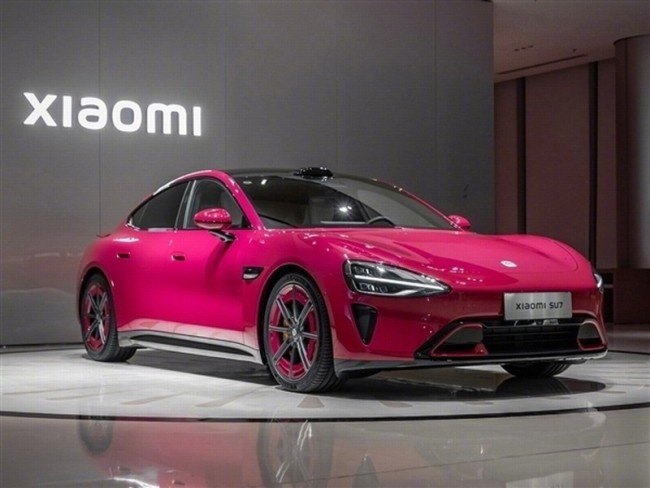 新一代小米SU7全新配色赤霞红揭幕 网友:跑婚车绝配