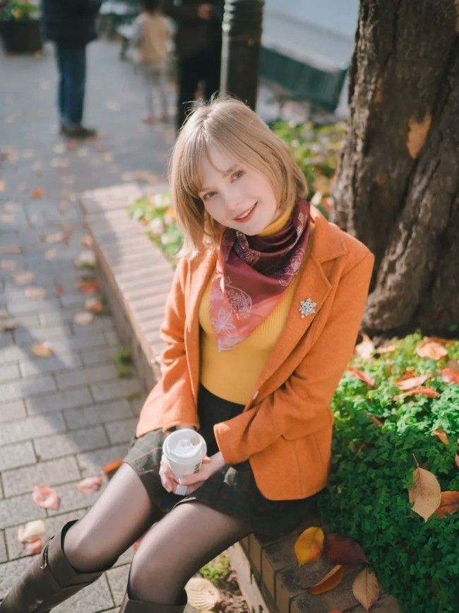 顶不住！《生化危机4》艾什莉“脸模”“体模”女仆装同框