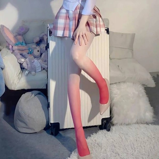 “渐变色丝袜”在海外走红 脚到大腿根从深到浅