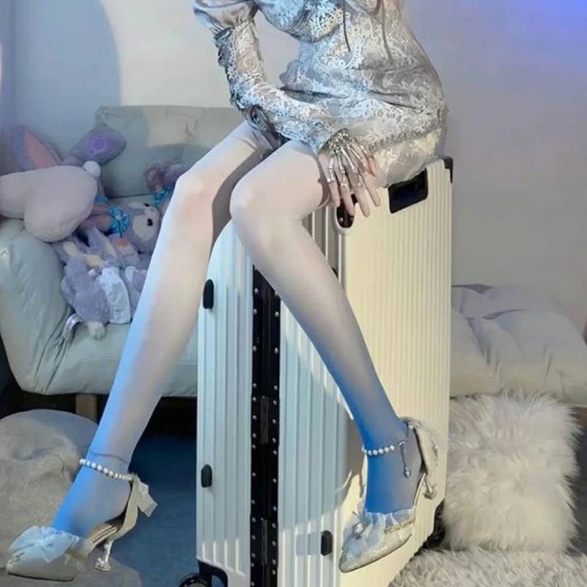 “渐变色丝袜”在海外走红 脚到大腿根从深到浅