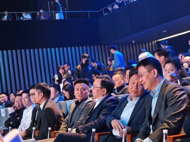 雷军谈小米造车成效原因：电动汽车好多时间跟智妙手机左近