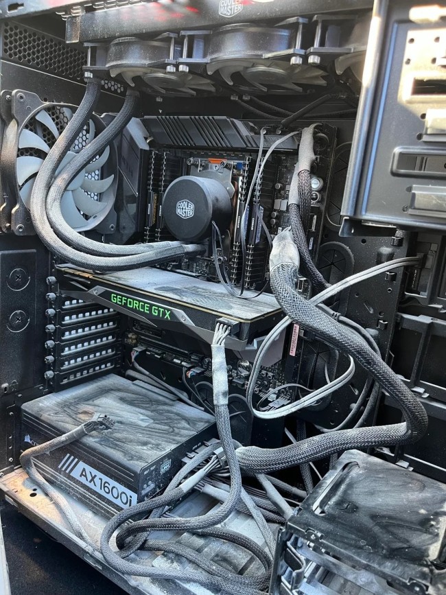 网友路上捡到被遗弃主机竟自带2920X处理器与64GB内存