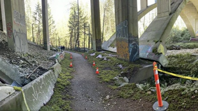 《最后的生还者》第三季片场照曝光:Lev光头造型亮相